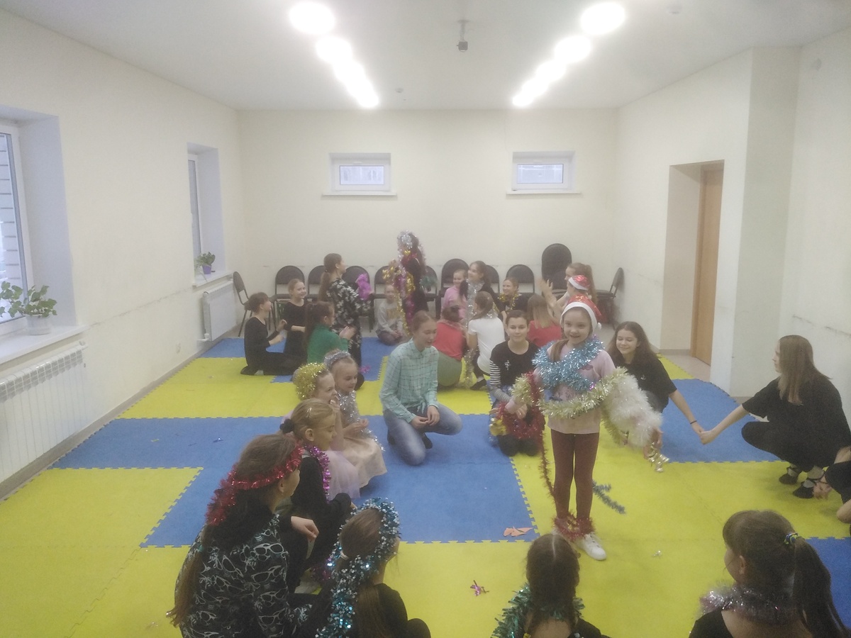 нарядили Елочку