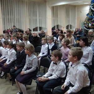 участники и зрители отгадывают ребусы и загадки